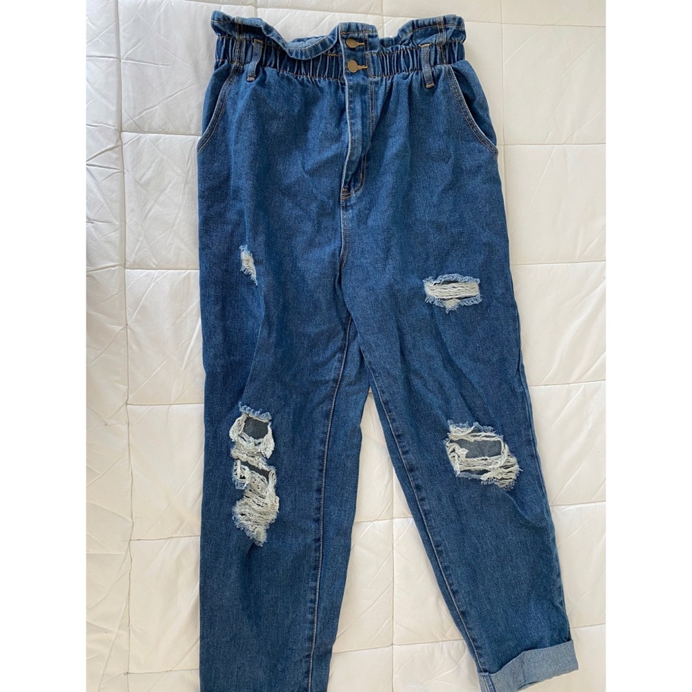 Ripped Highwaisted Paperbag Jeans
